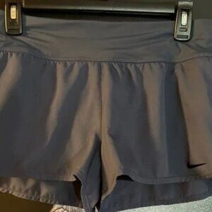 BLUE ATHLETIC SHORTS WITH BACK ZIPPER POCKET. 💙 SZ M
